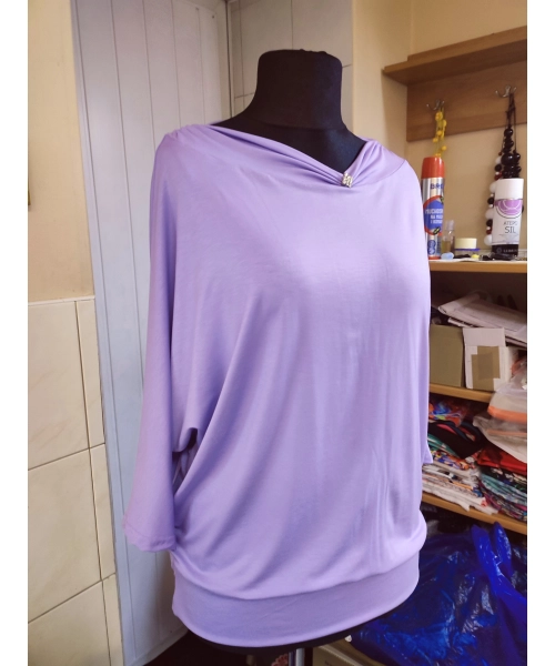 Liliowa bluzka z rękawem 3/4 kimono - lejący drapowany dekolt